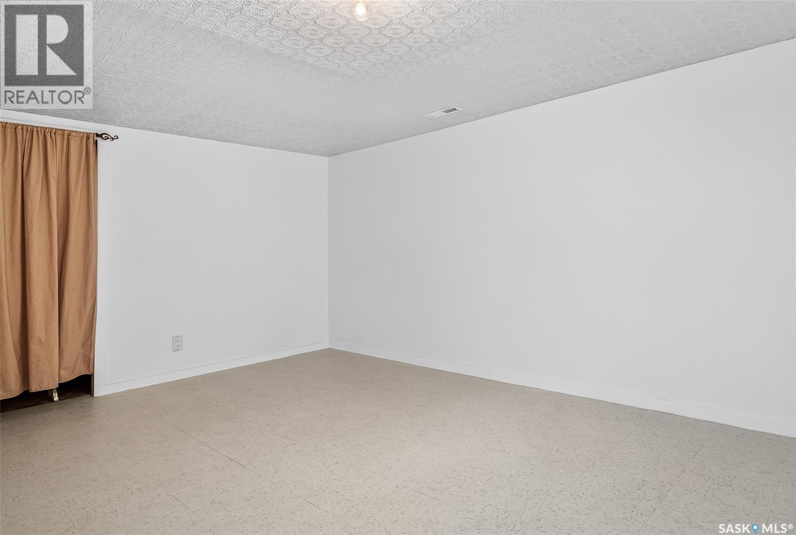 1105 3rd Avenue Nw, Moose Jaw, Saskatchewan  S6H 3V1 - Photo 30 - SK021038