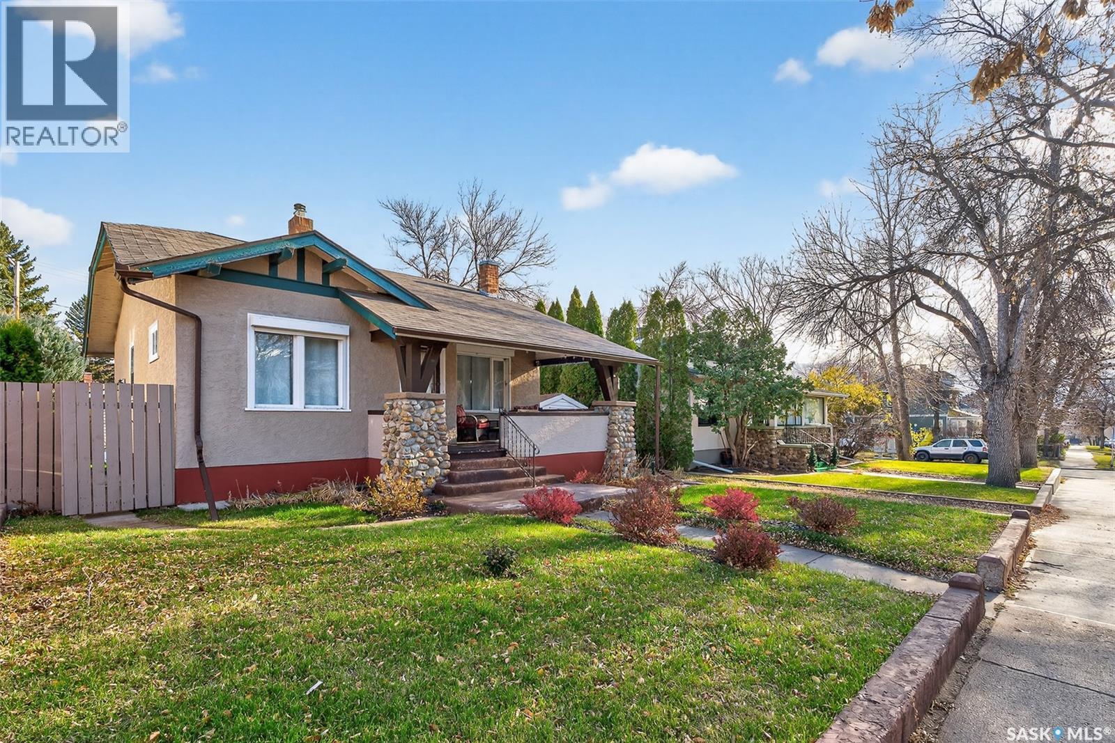 1105 3rd Avenue Nw, Moose Jaw, Saskatchewan  S6H 3V1 - Photo 3 - SK021038