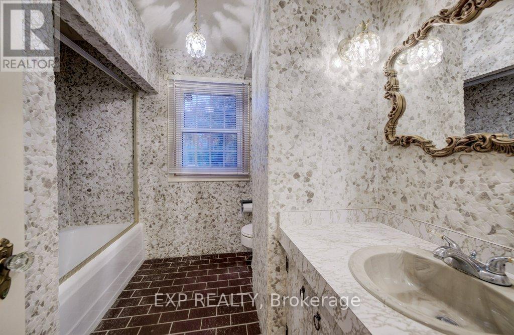 115 Wilson Street, Oakville, Ontario  L6K 3G7 - Photo 13 - W12535654