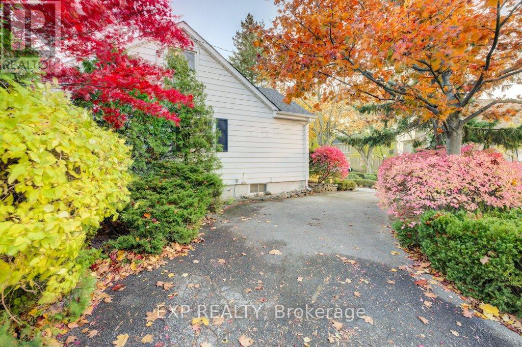 115 Wilson Street, Oakville, Ontario  L6K 3G7 - Photo 4 - W12535654