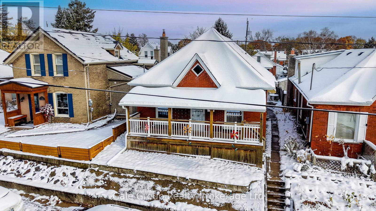 14 Grandview Street, Brantford, Ontario  N3R 1Y4 - Photo 2 - X12535660