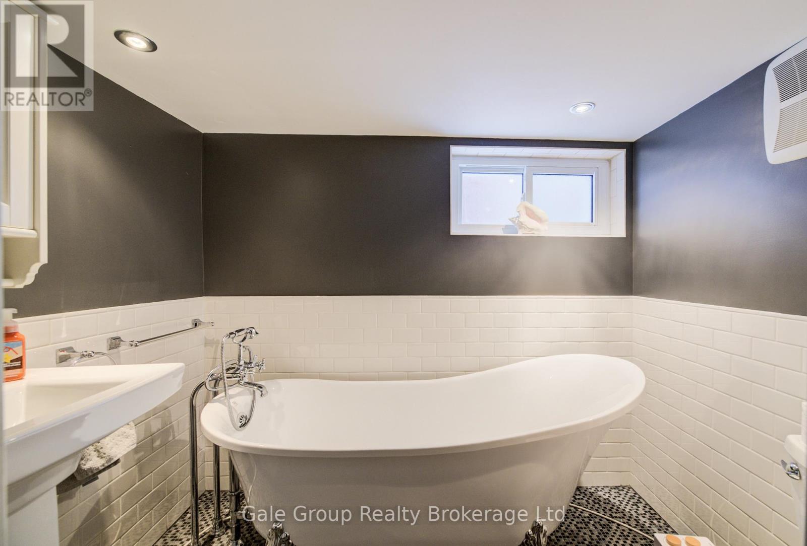 14 Grandview Street, Brantford, Ontario  N3R 1Y4 - Photo 25 - X12535660