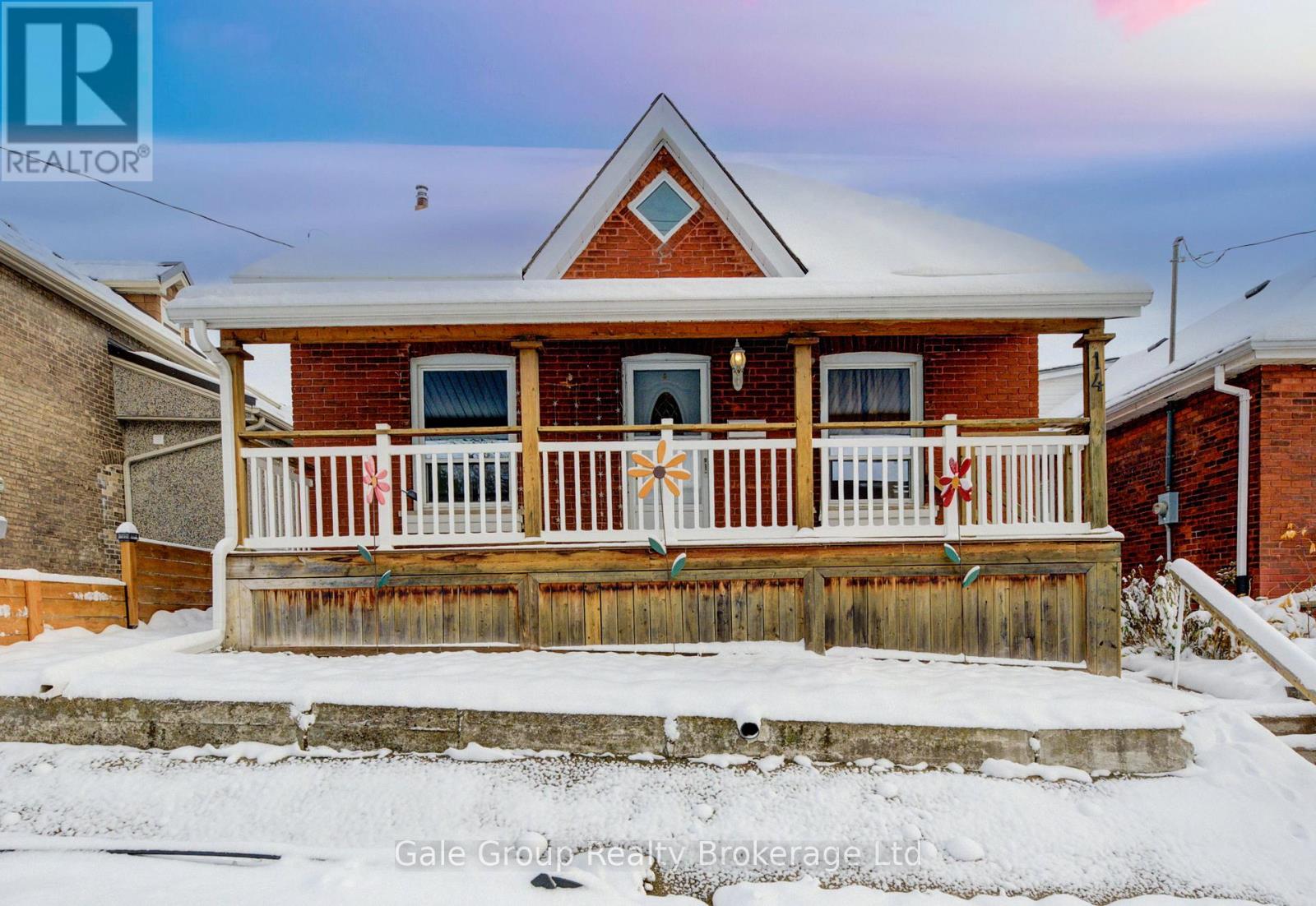 14 Grandview Street, Brantford, Ontario  N3R 1Y4 - Photo 3 - X12535660