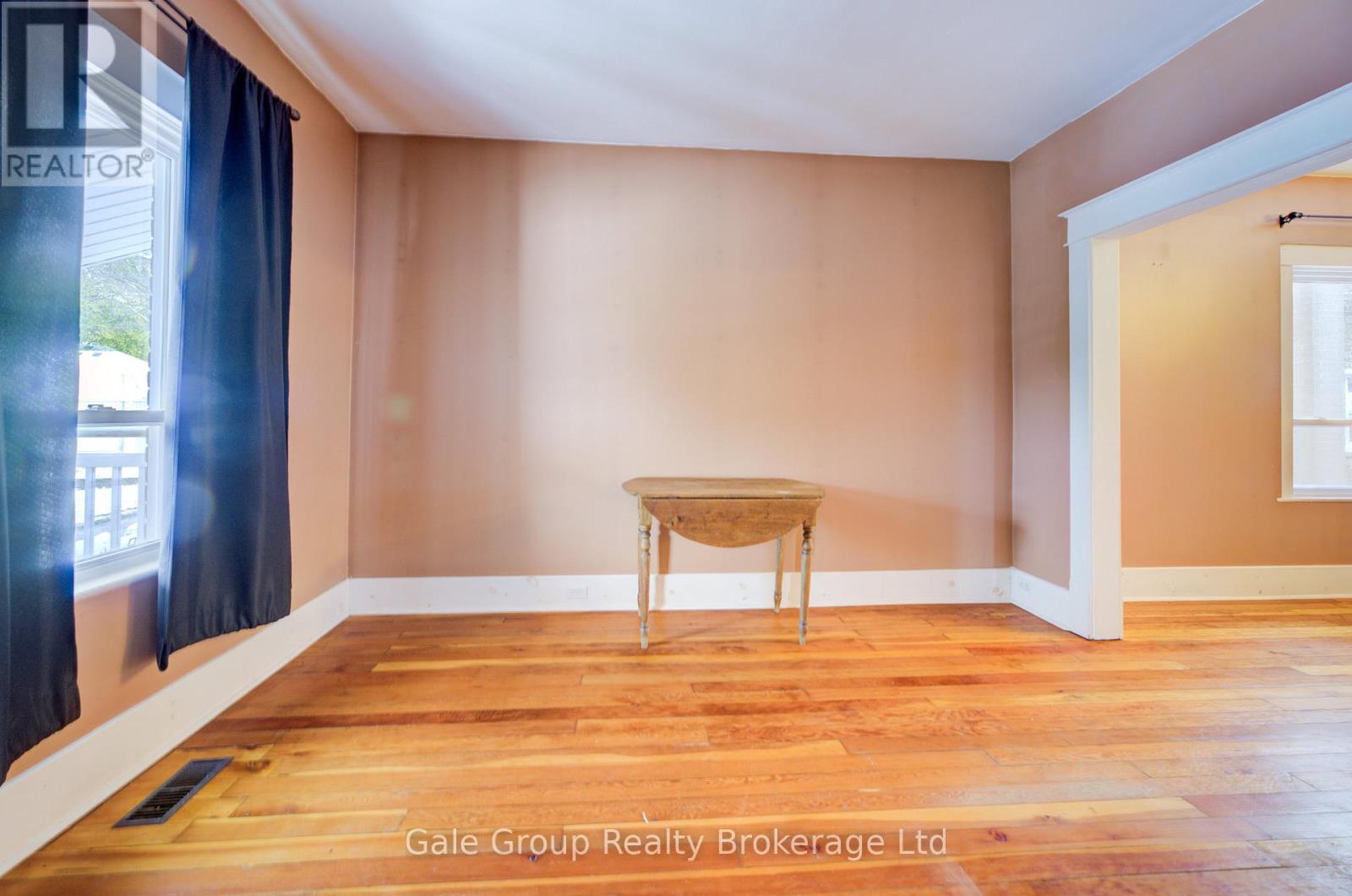 14 Grandview Street, Brantford, Ontario  N3R 1Y4 - Photo 7 - X12535660