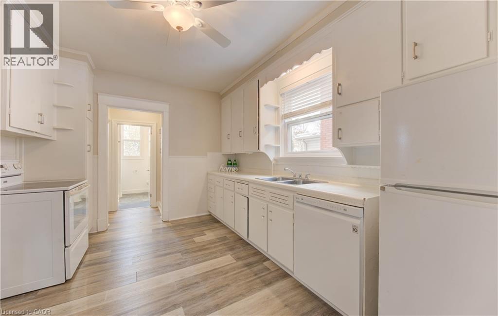 19 Fairview Avenue, Kitchener, Ontario  N2H 3E7 - Photo 5 - 40784094