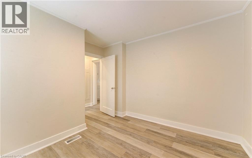 19 Fairview Avenue, Kitchener, Ontario  N2H 3E7 - Photo 8 - 40784094