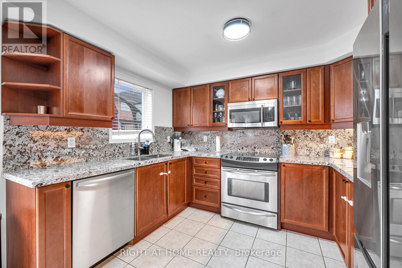 23 Tiller Street, Ajax, Ontario  L1Z 1X8 - Photo 13 - E12519416