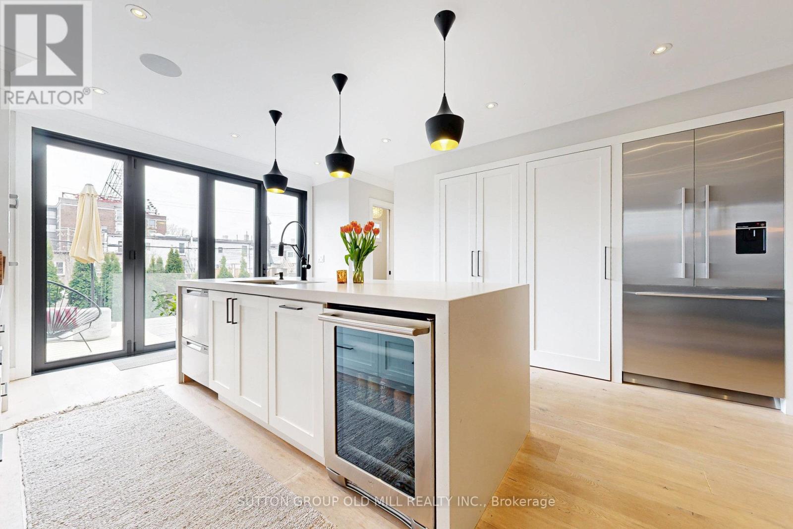 17 Grafton Avenue, Toronto, Ontario  M6R 1C3 - Photo 15 - W12408771