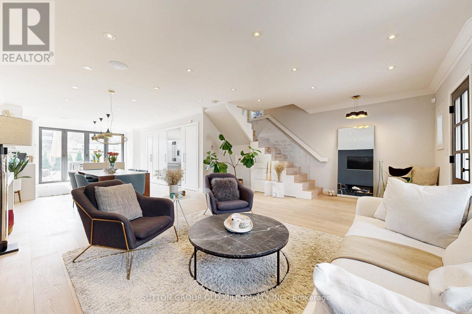 17 Grafton Avenue, Toronto, Ontario  M6R 1C3 - Photo 6 - W12408771