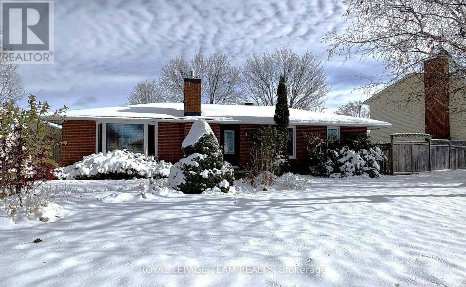 64 OWLSHEAD ROAD, Ottawa, Ontario