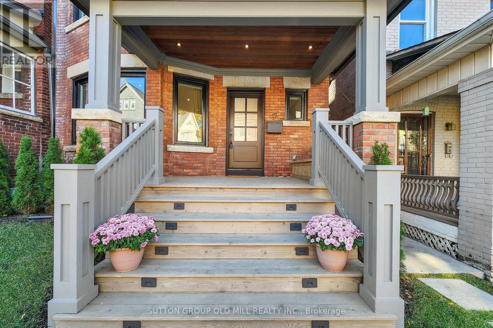 17 Grafton Avenue, Toronto, Ontario  M6R 1C3 - Photo 2 - W12408771