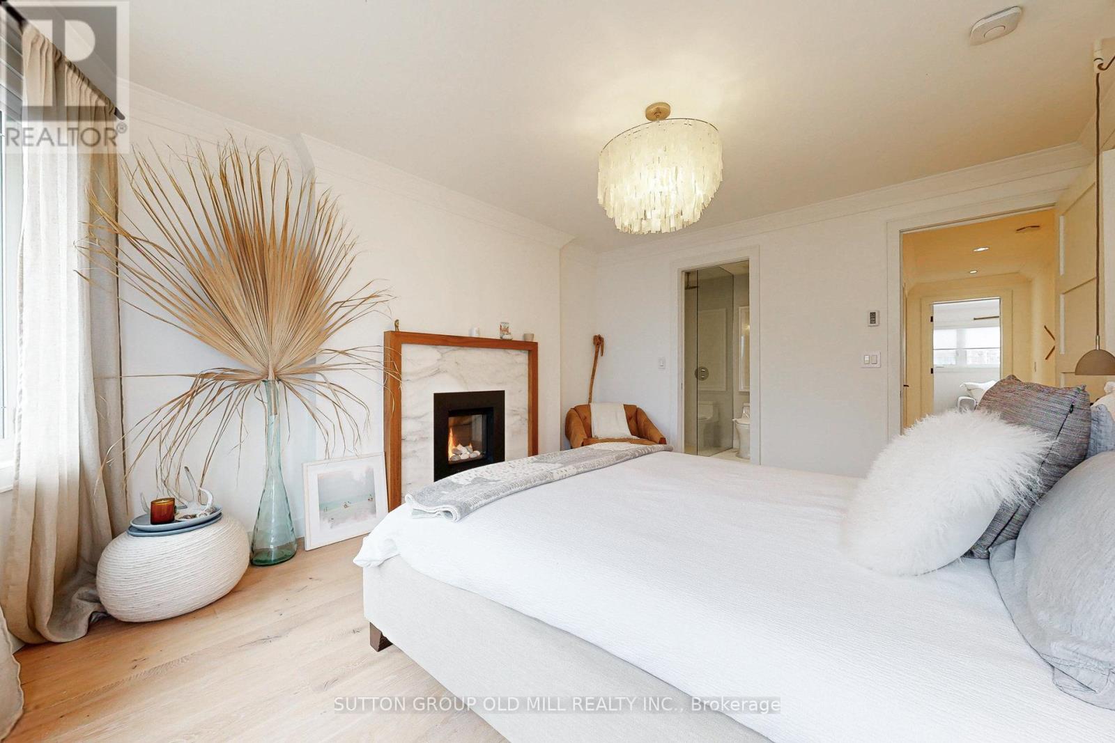 17 Grafton Avenue, Toronto, Ontario  M6R 1C3 - Photo 24 - W12408771