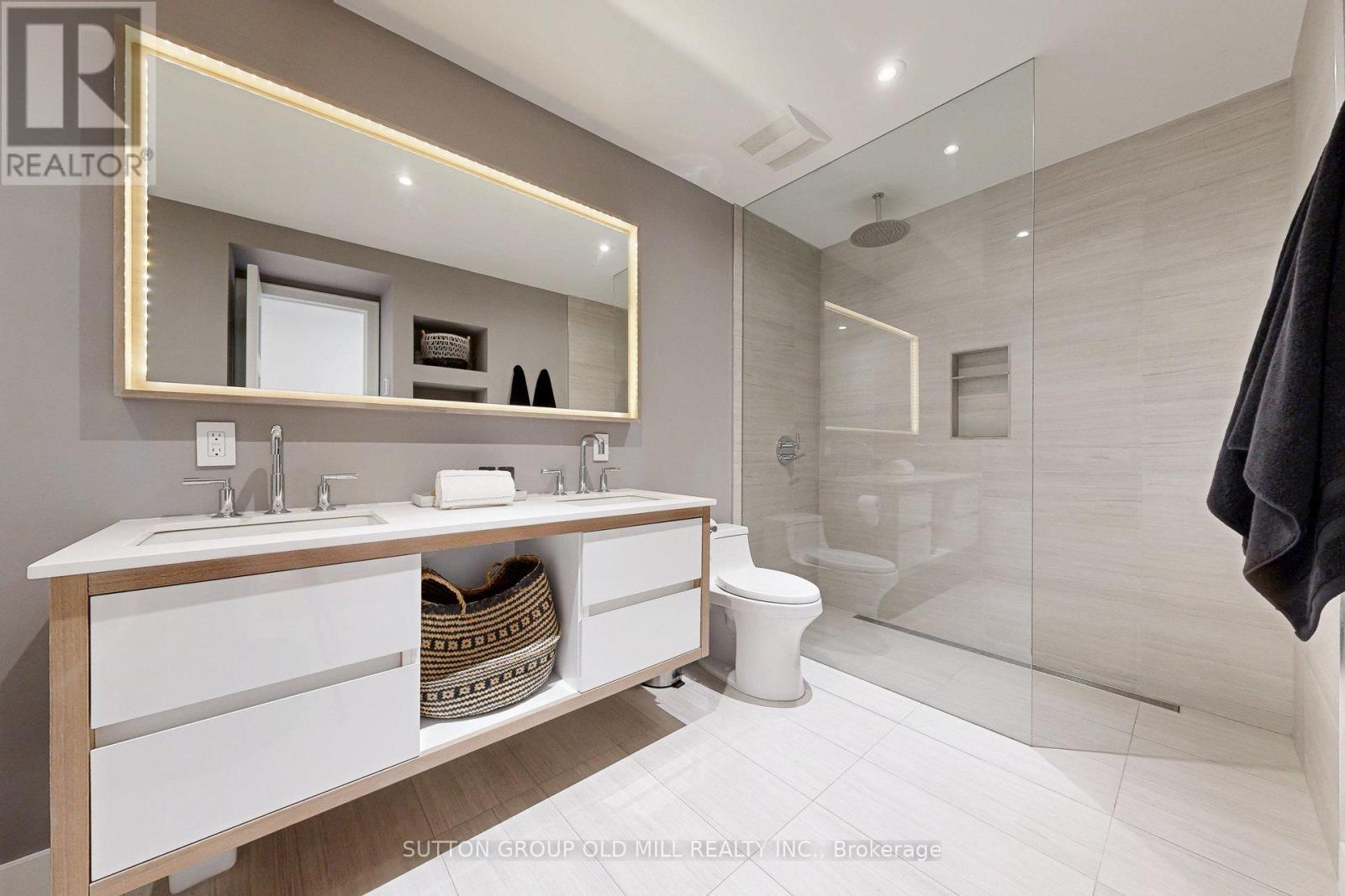 17 Grafton Avenue, Toronto, Ontario  M6R 1C3 - Photo 17 - W12408771