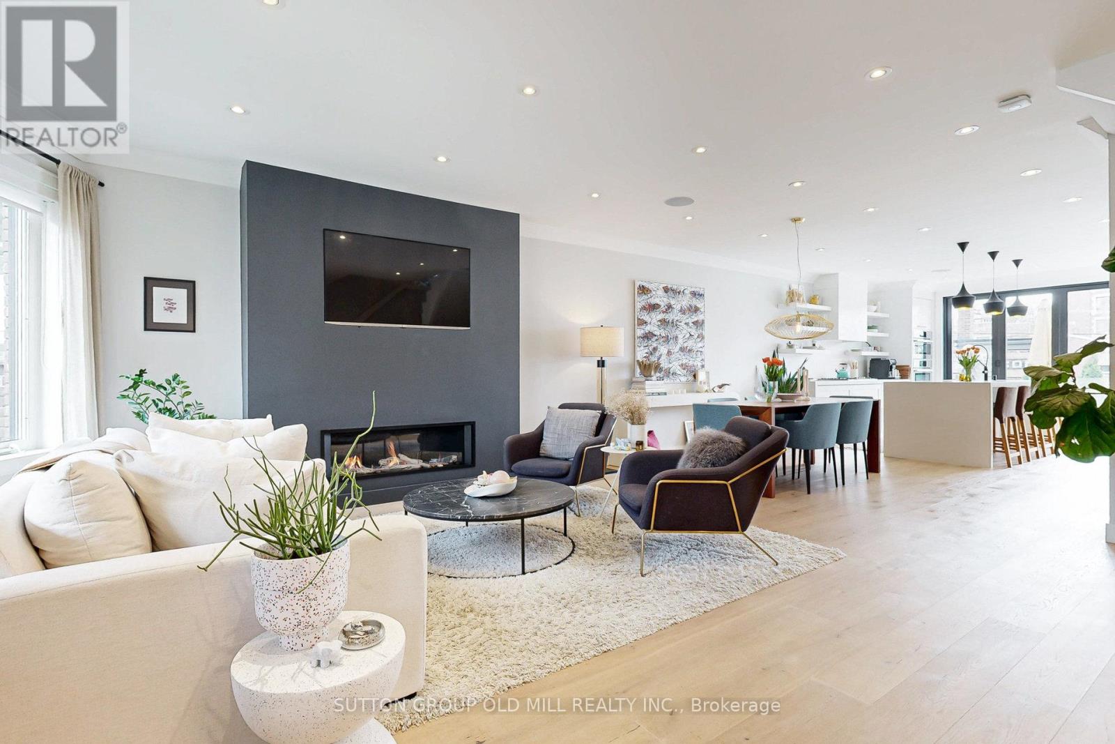 17 Grafton Avenue, Toronto, Ontario  M6R 1C3 - Photo 3 - W12408771