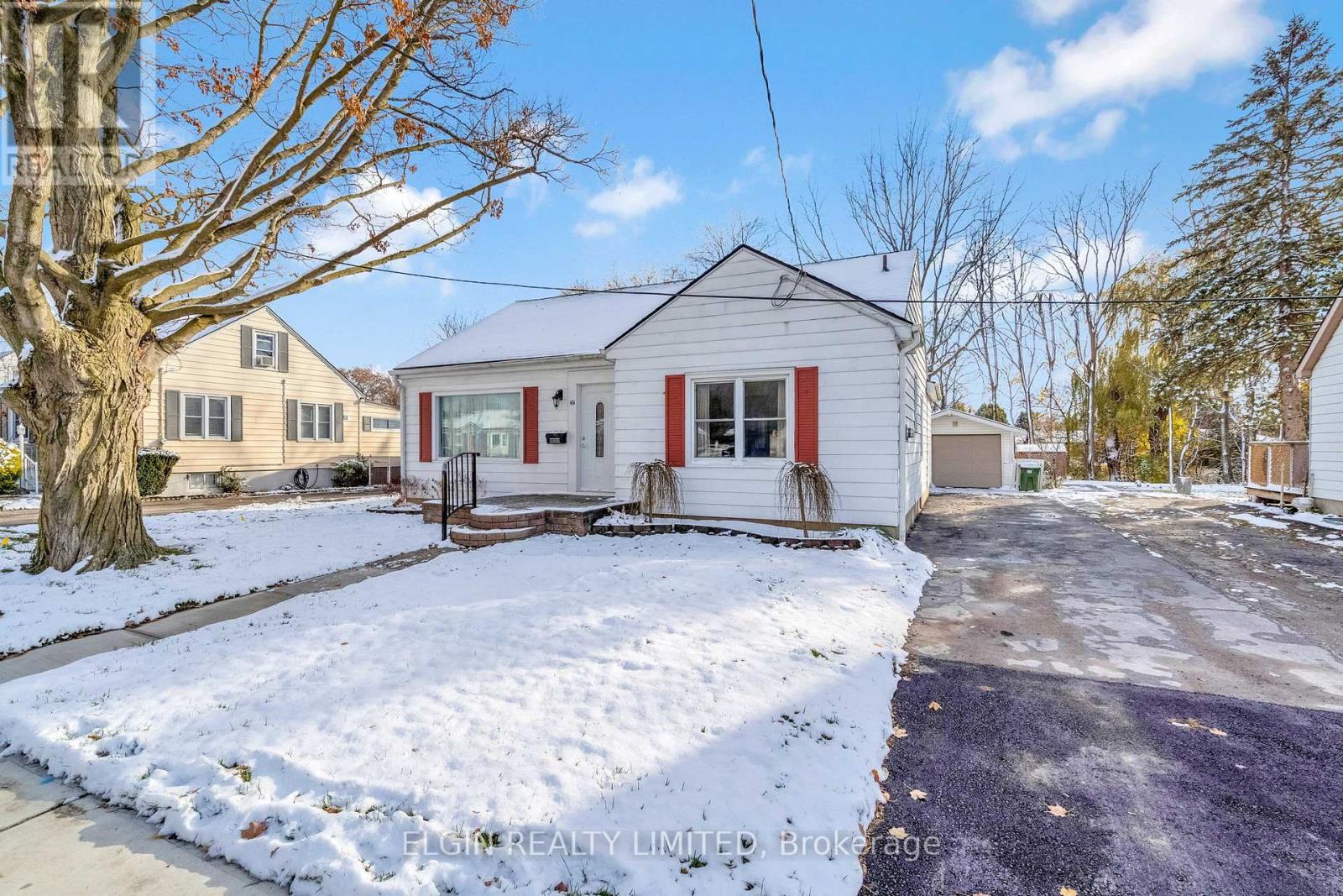 161 Chestnut Street, St. Thomas, Ontario  N5R 2B3 - Photo 2 - X12535672