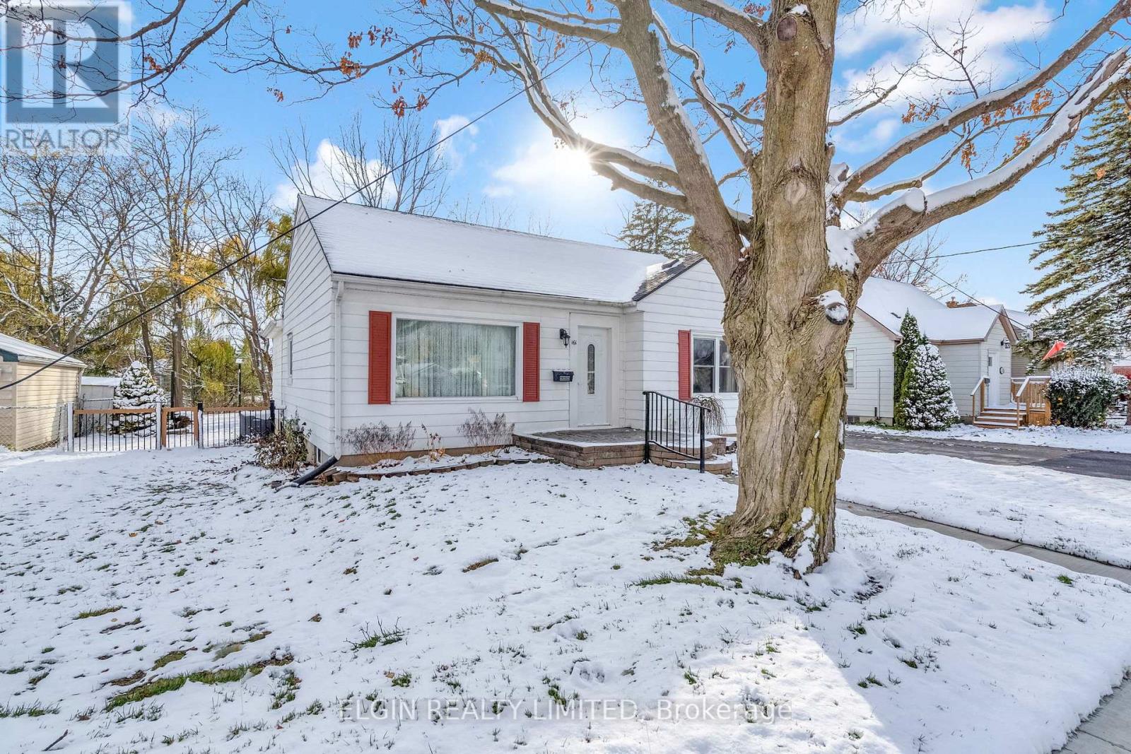 161 Chestnut Street, St. Thomas, Ontario  N5R 2B3 - Photo 3 - X12535672