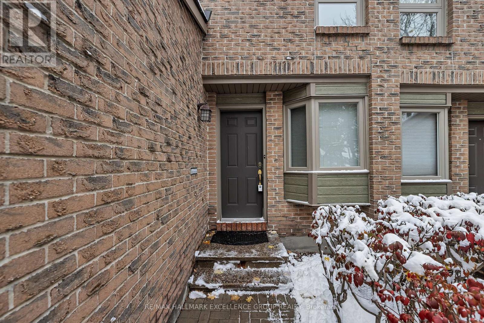 67 - 710 Coronation Avenue, Ottawa, Ontario K1G 4G7 - Photo 2 - X12535712