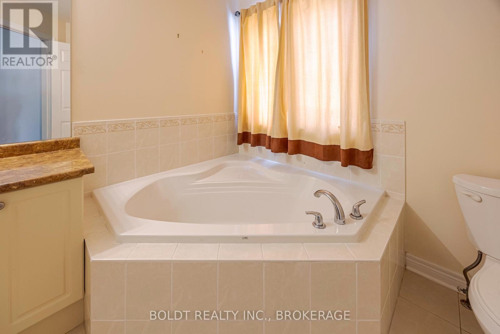 40 Haynes Court, Niagara-On-The-Lake, Ontario  L0S 1J0 - Photo 12 - X12535628