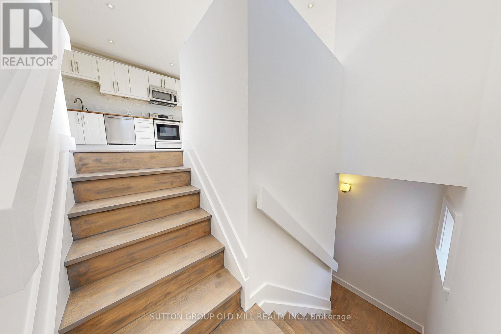 17 Grafton Avenue, Toronto, Ontario  M6R 1C3 - Photo 32 - W12408771