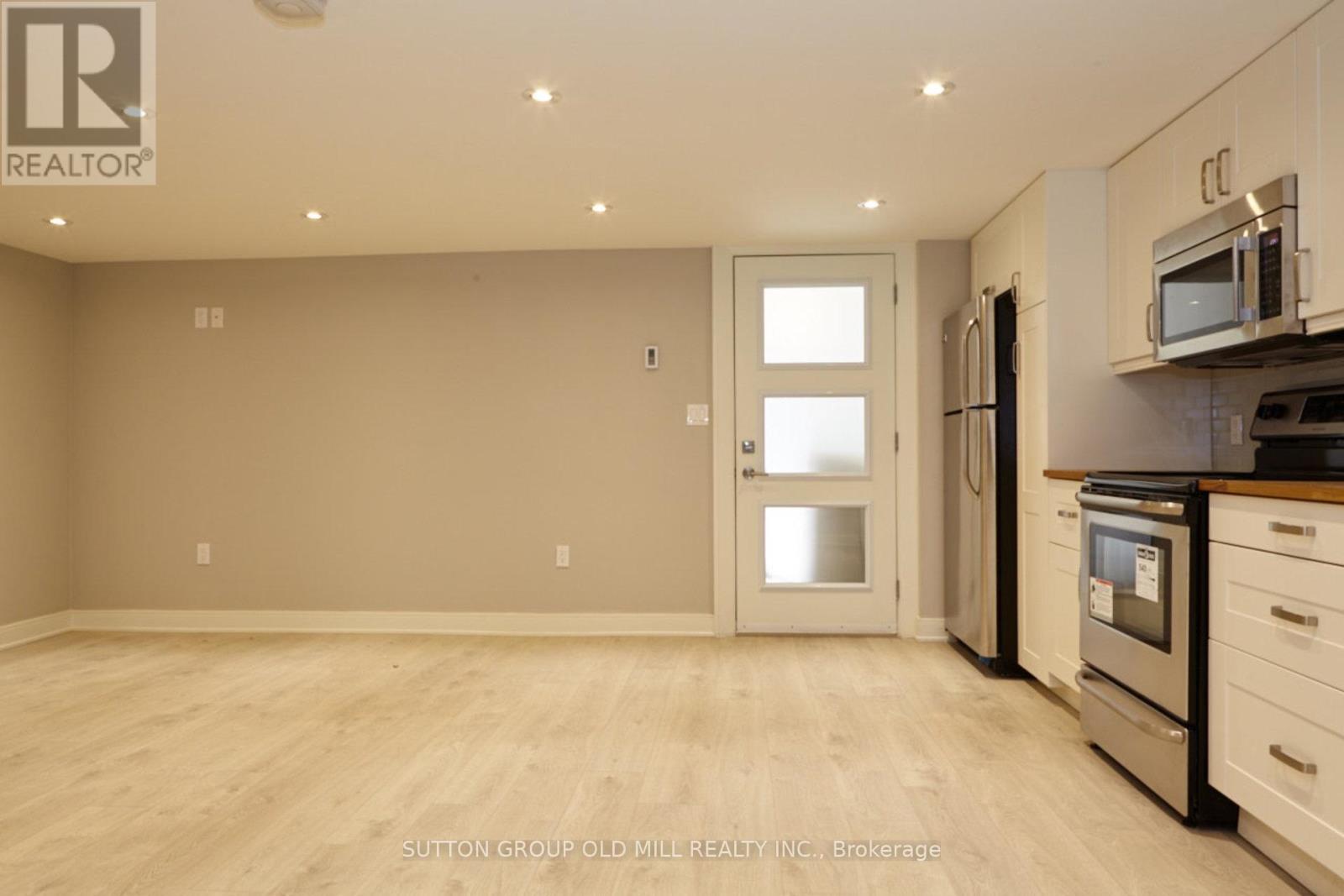 17 Grafton Avenue, Toronto, Ontario  M6R 1C3 - Photo 45 - W12408771
