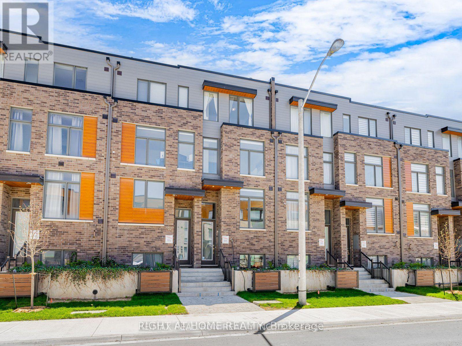 111 GREEN GARDENS BOULEVARD, Toronto, Ontario