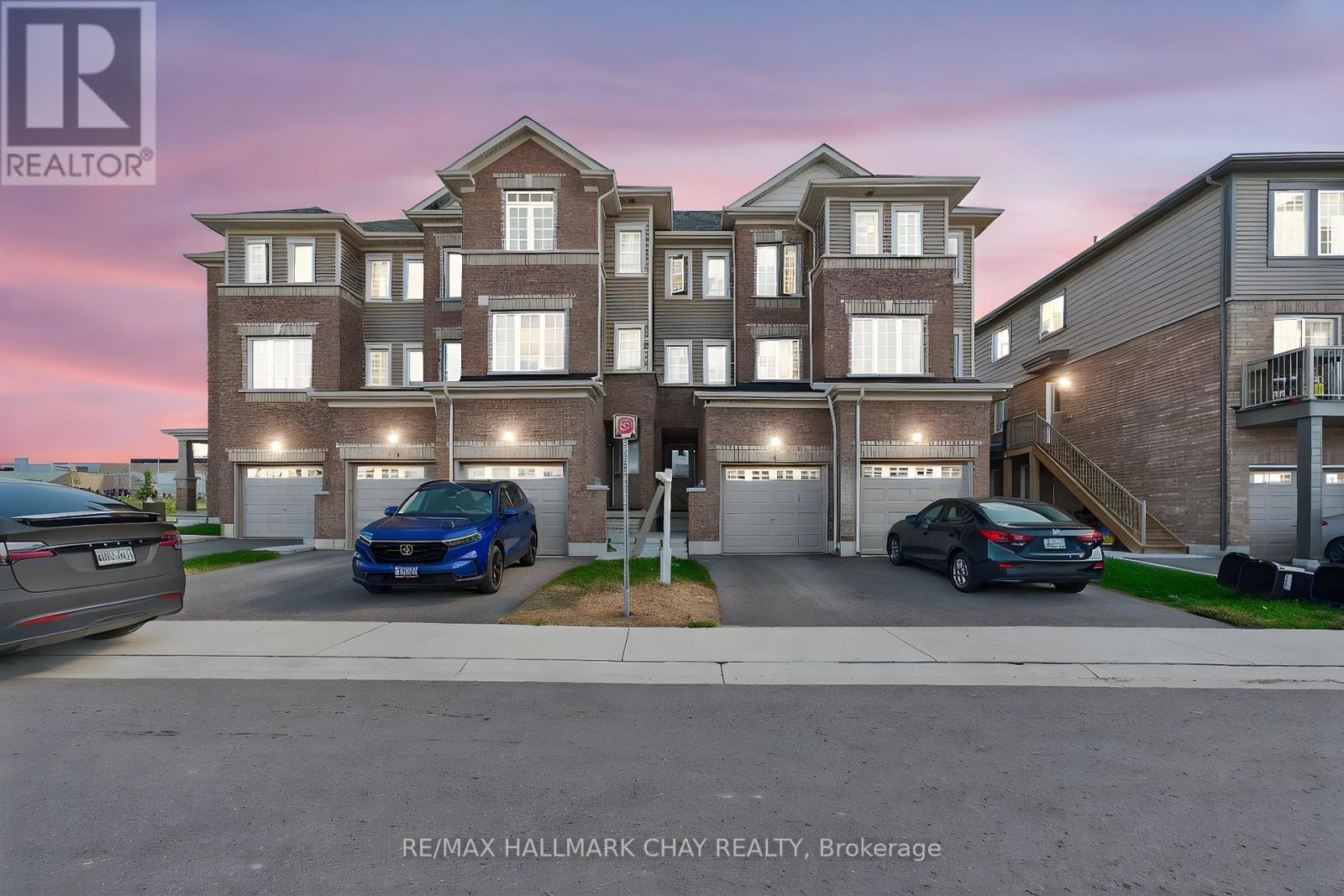 7 TOBIAS LANE, Barrie, Ontario