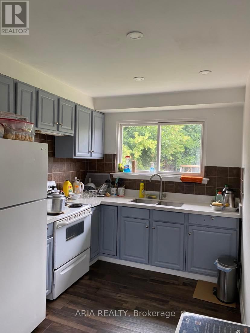 7117 Justine Drive, Mississauga, Ontario  L4T 1M6 - Photo 3 - W12535616