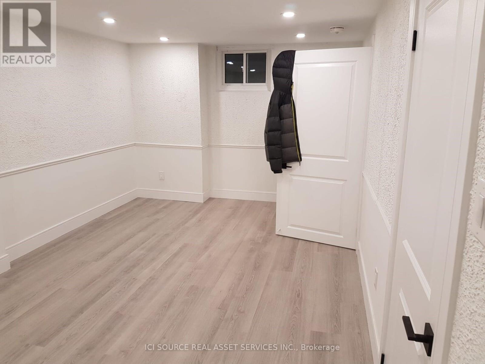 Bsmt - 411 Enfield Road, Burlington, Ontario  L7T 2X5 - Photo 2 - W12535686