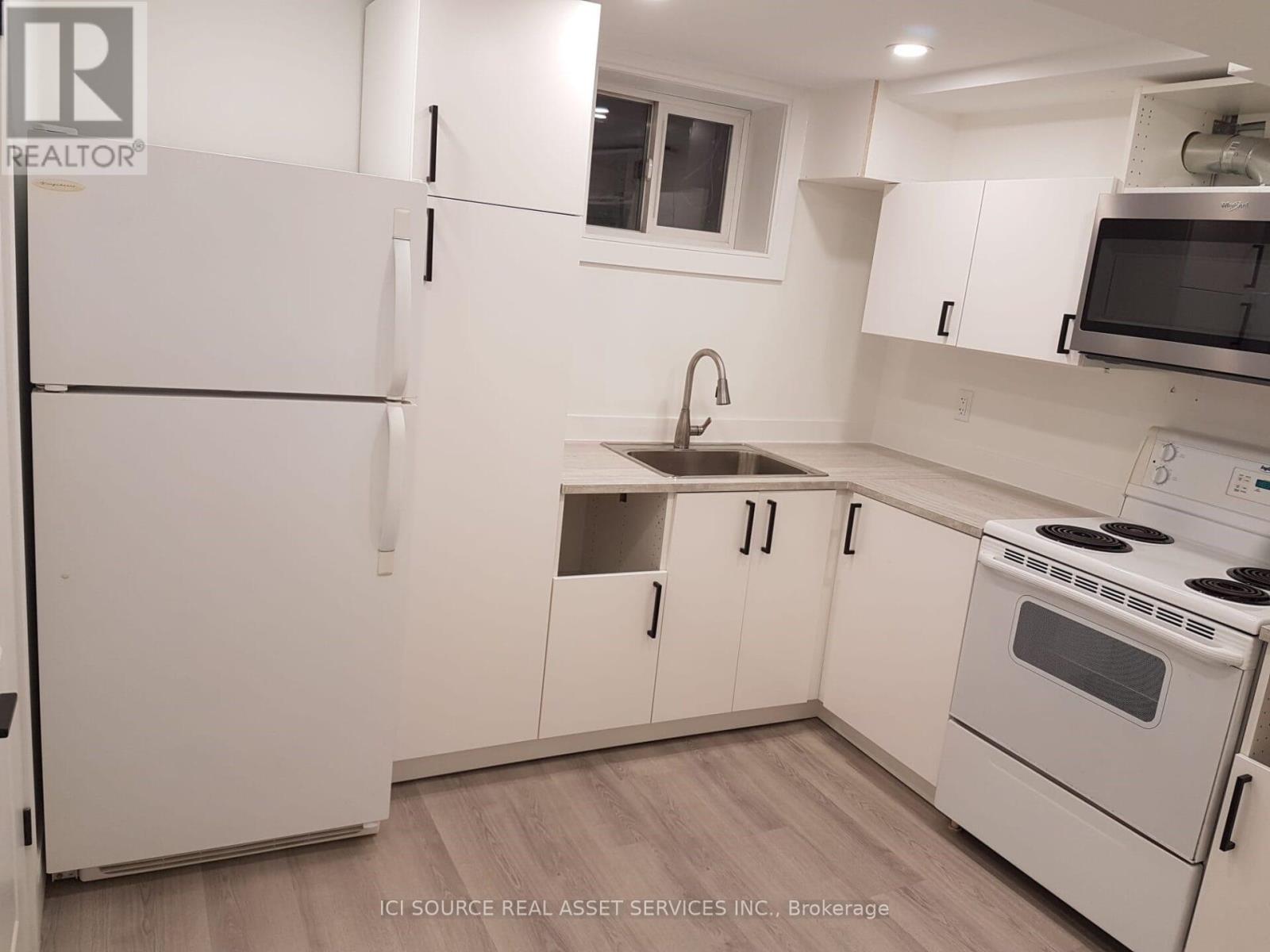 Bsmt - 411 Enfield Road, Burlington, Ontario  L7T 2X5 - Photo 4 - W12535686