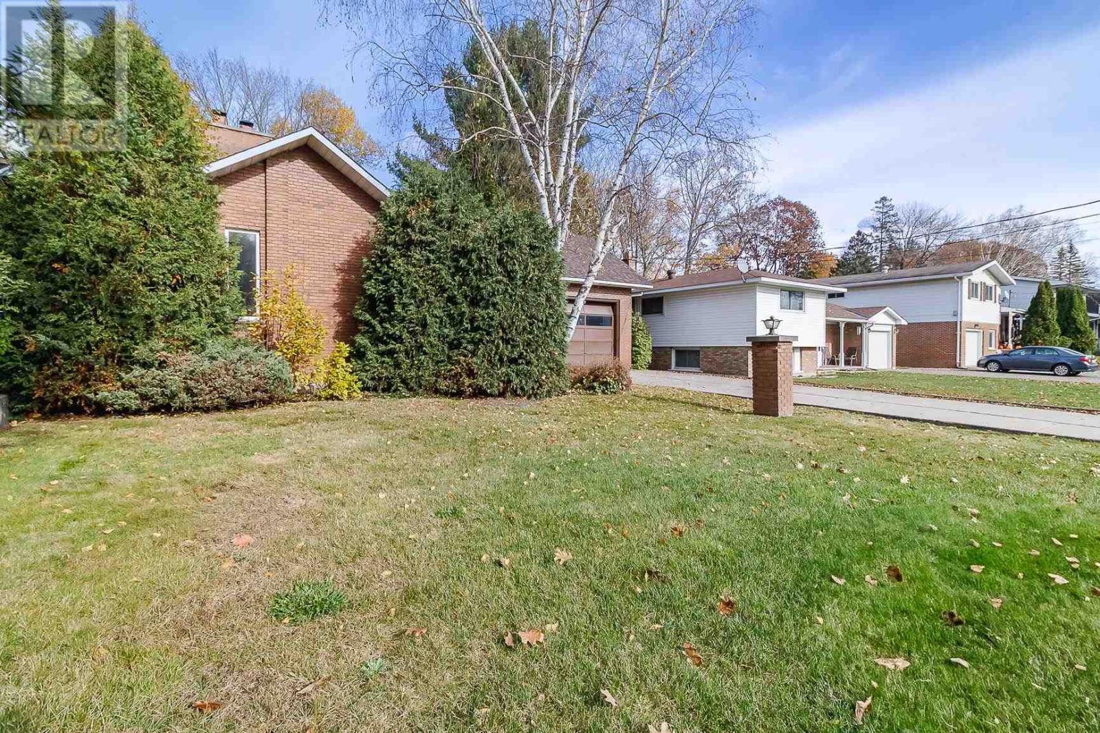 32 Ford Street, Sault Ste. Marie, Ontario  P6A 4N4 - Photo 3 - SM253167