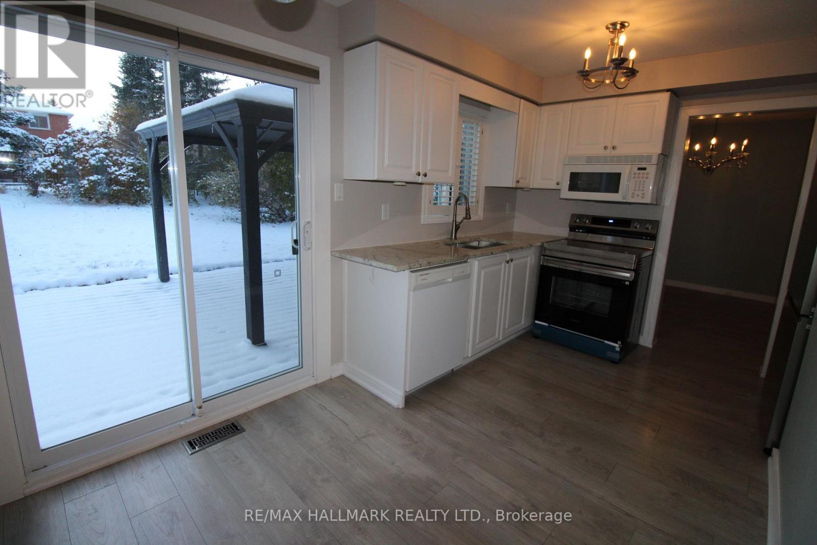 20 Brown Street, Barrie, Ontario  L4N 7V8 - Photo 10 - S12535714