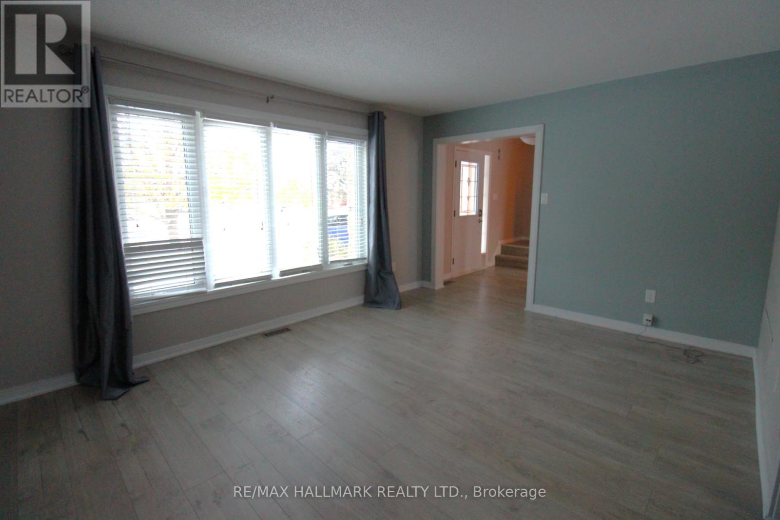 20 Brown Street, Barrie, Ontario  L4N 7V8 - Photo 2 - S12535714