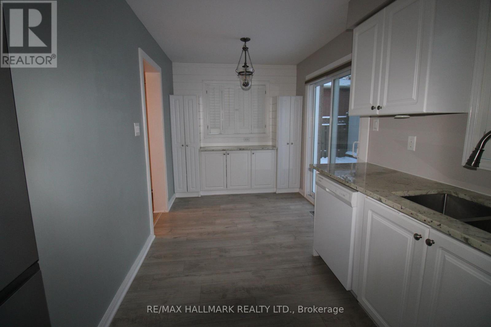 20 Brown Street, Barrie, Ontario  L4N 7V8 - Photo 6 - S12535714