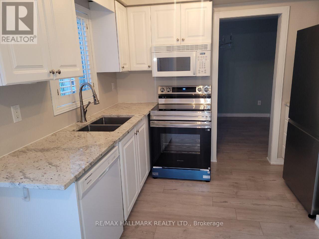 20 Brown Street, Barrie, Ontario  L4N 7V8 - Photo 7 - S12535714