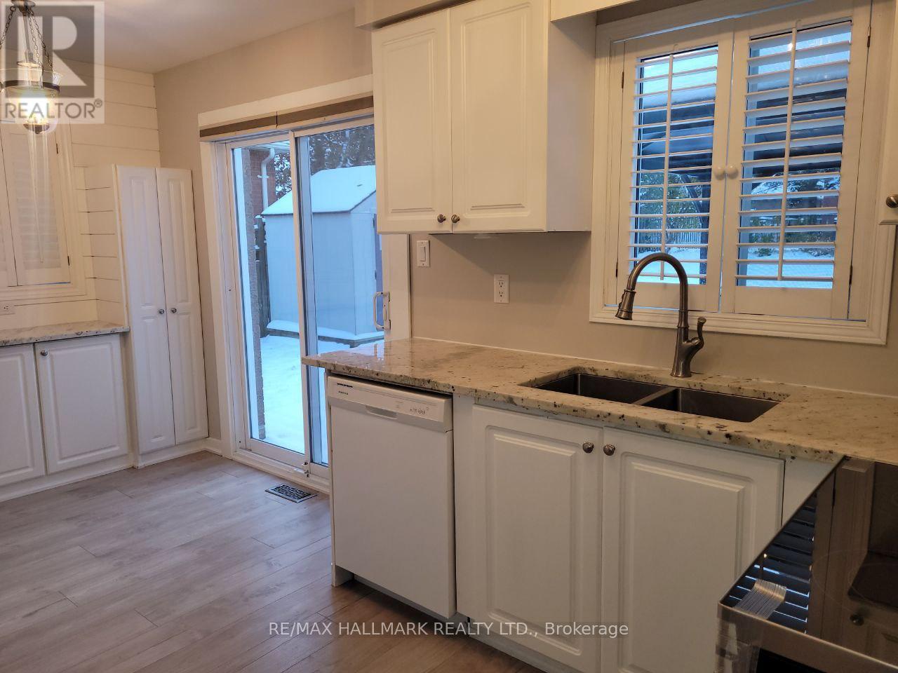 20 Brown Street, Barrie, Ontario  L4N 7V8 - Photo 8 - S12535714