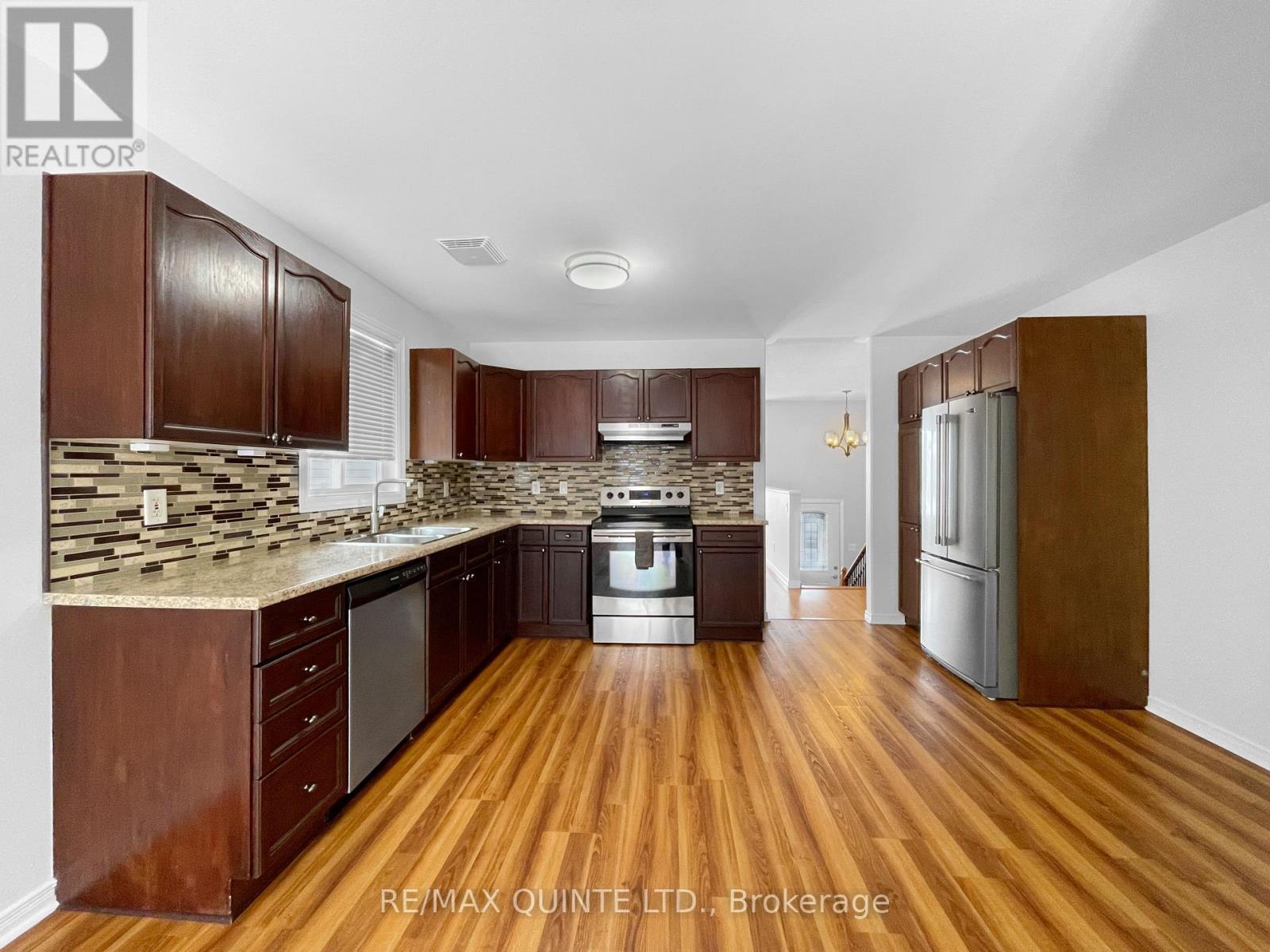 143 Nicholas Street, Quinte West, Ontario  K8V 6E8 - Photo 10 - X12535730