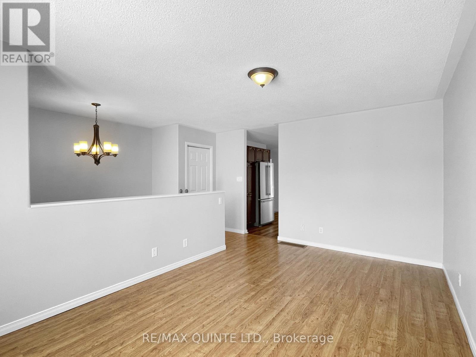 143 Nicholas Street, Quinte West, Ontario  K8V 6E8 - Photo 7 - X12535730