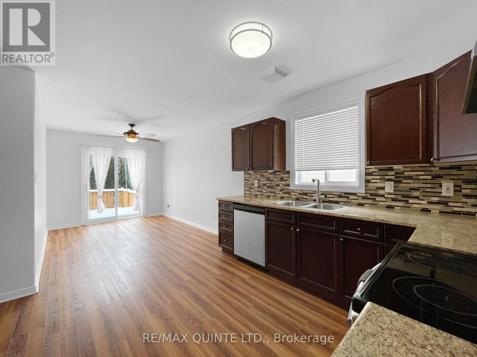 143 Nicholas Street, Quinte West, Ontario  K8V 6E8 - Photo 8 - X12535730