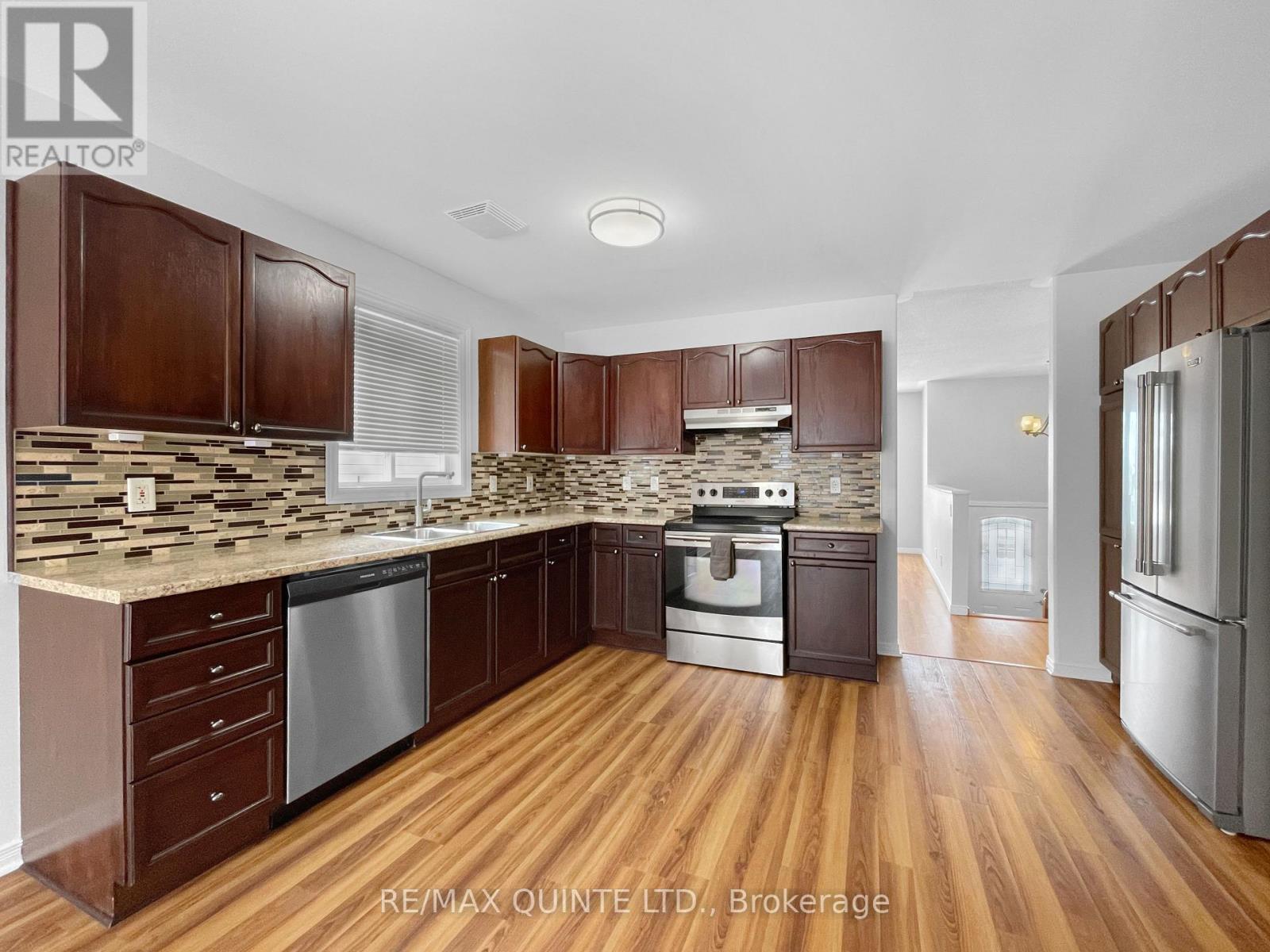 143 Nicholas Street, Quinte West, Ontario  K8V 6E8 - Photo 9 - X12535730