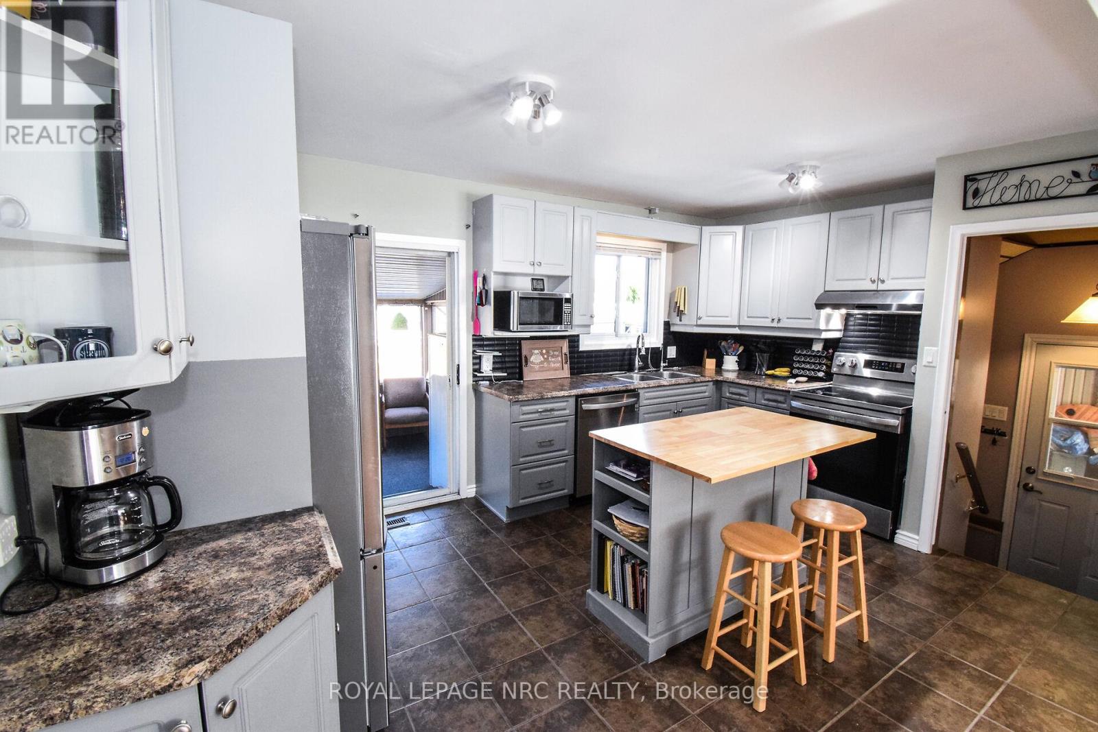 11 Grosvenor Street, St. Catharines, Ontario  L2M 3E9 - Photo 11 - X12535732