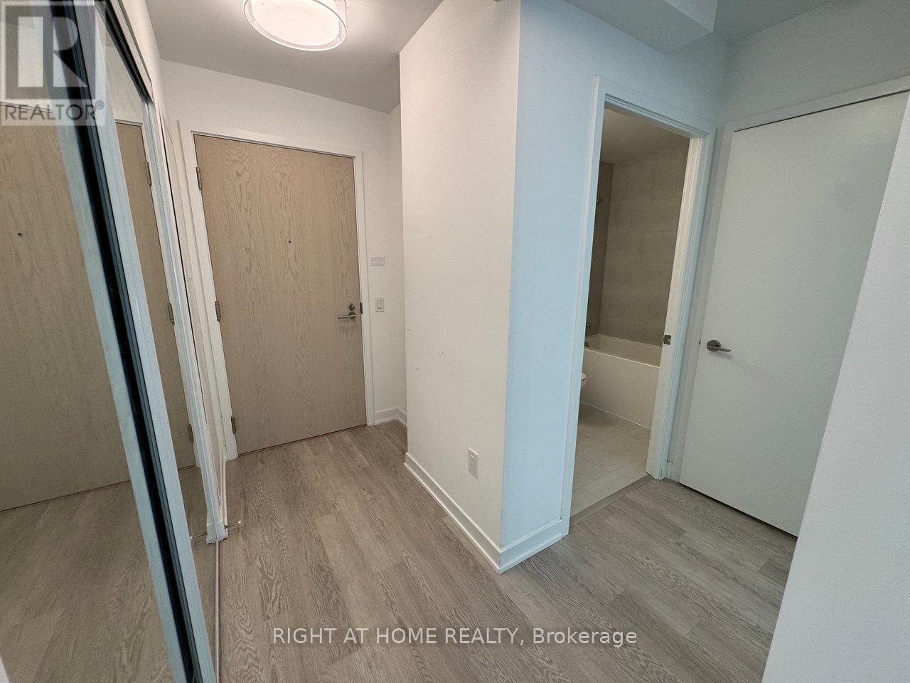 201 - 3 Strathgowan Avenue, Toronto, Ontario  M4N 1B8 - Photo 10 - C12535728
