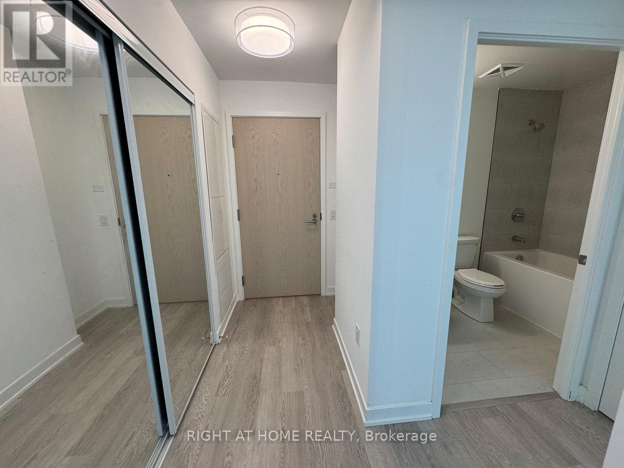 201 - 3 Strathgowan Avenue, Toronto, Ontario  M4N 1B8 - Photo 18 - C12535728