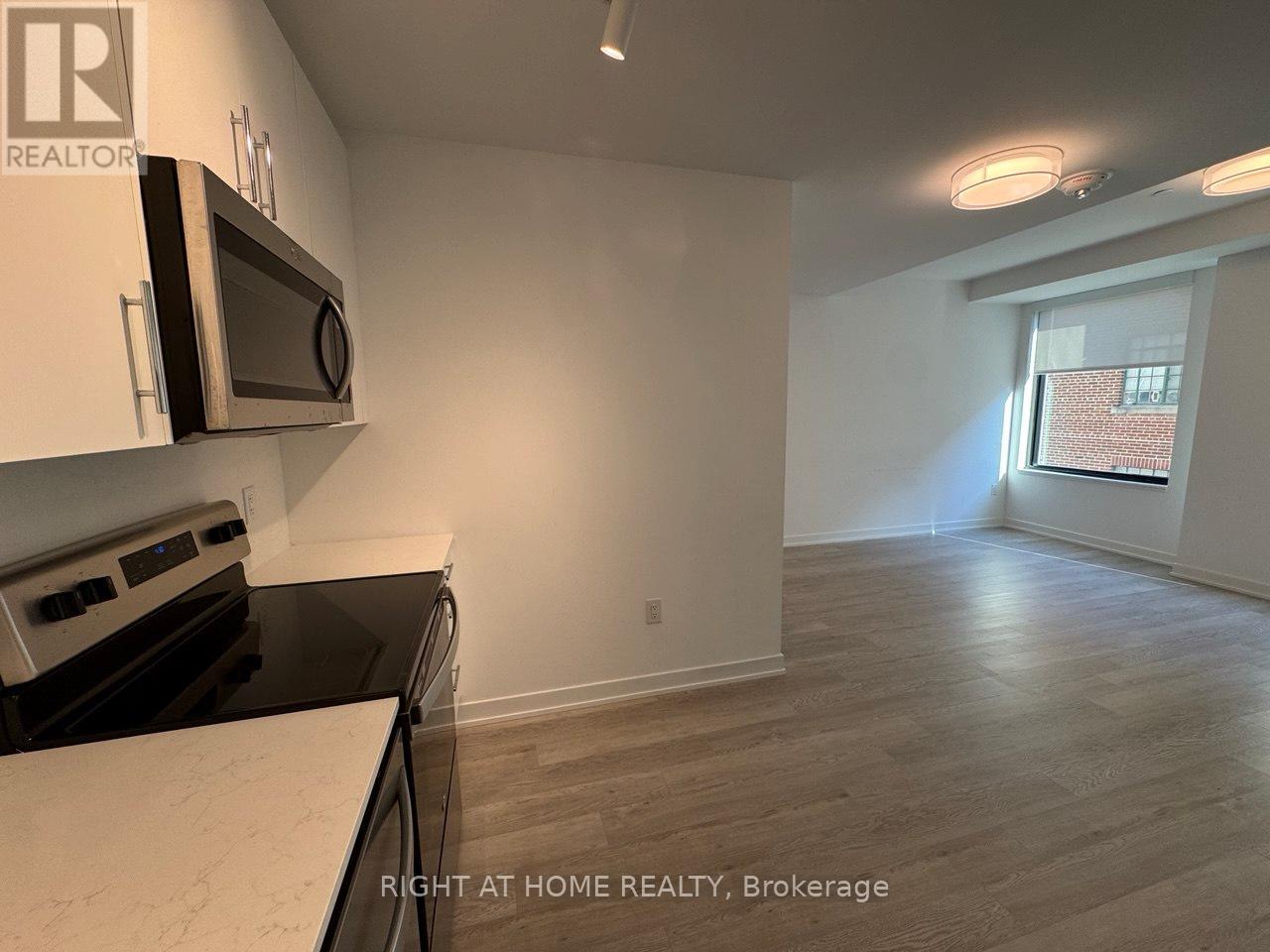 201 - 3 Strathgowan Avenue, Toronto, Ontario  M4N 1B8 - Photo 3 - C12535728