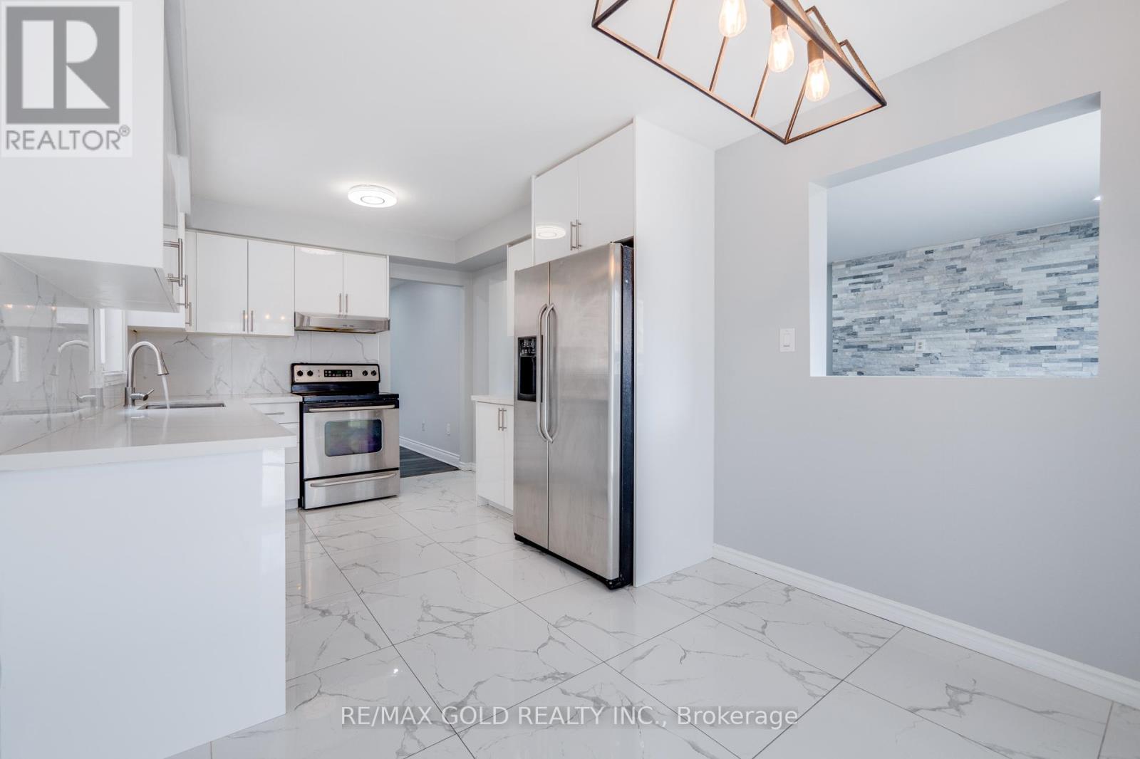 34 Meadowlark Drive, Brampton, Ontario  L6Y 4A7 - Photo 13 - W12535740