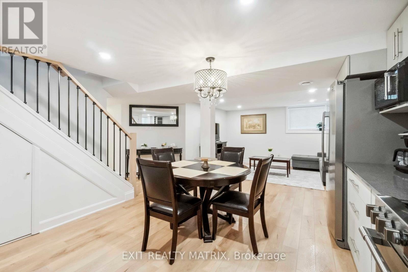 B - 848 Willow Avenue, Ottawa, Ontario  K1E 1C5 - Photo 11 - X12535770