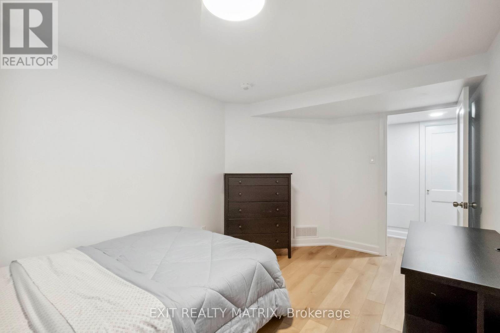 B - 848 Willow Avenue, Ottawa, Ontario  K1E 1C5 - Photo 14 - X12535770