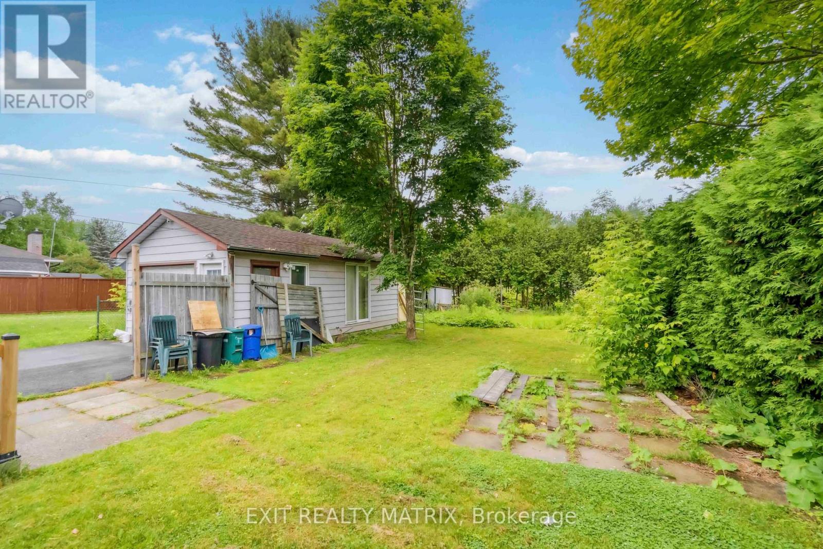 B - 848 Willow Avenue, Ottawa, Ontario  K1E 1C5 - Photo 26 - X12535770