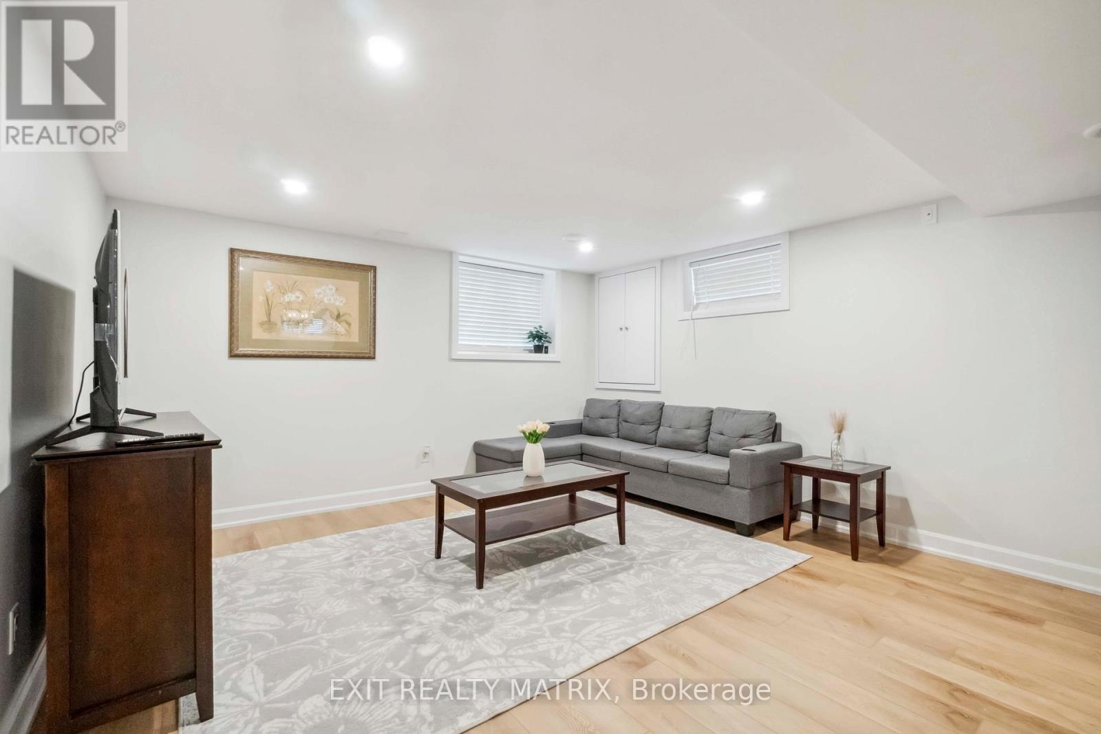 B - 848 Willow Avenue, Ottawa, Ontario  K1E 1C5 - Photo 3 - X12535770