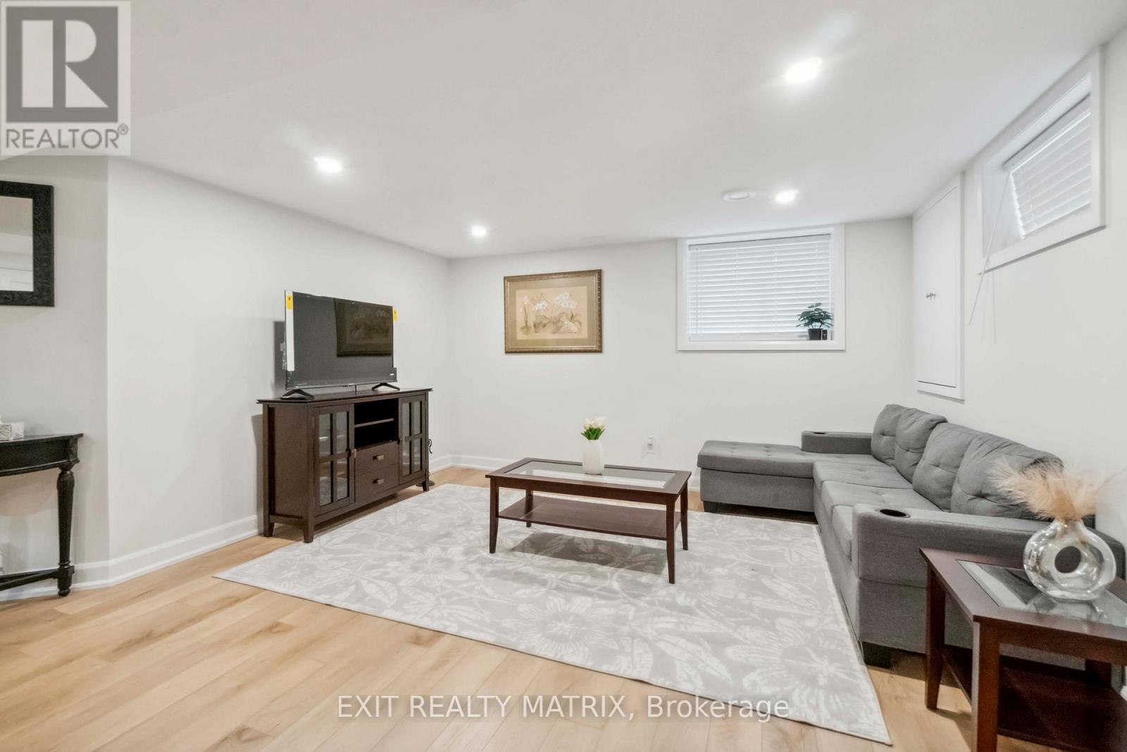 B - 848 Willow Avenue, Ottawa, Ontario  K1E 1C5 - Photo 4 - X12535770