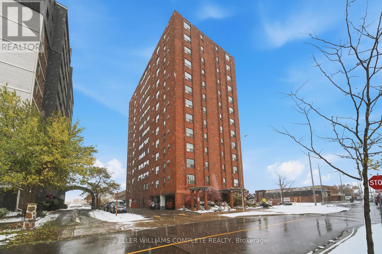 201 - 141 Church Street, St. Catharines, Ontario  L2R 7L7 - Photo 4 - X12535784